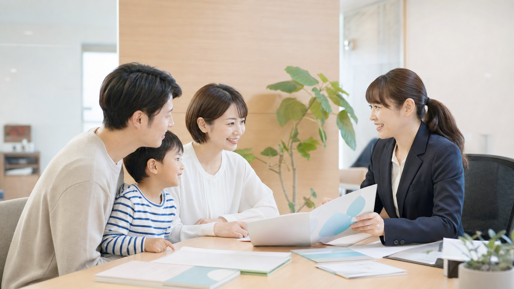家族に寄り添う保険相談の風景
